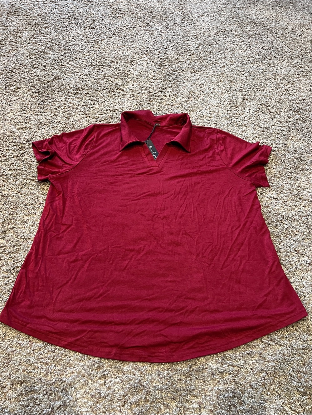 Short-Sleeve Women's Polo Top in Burgundy